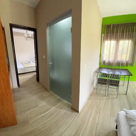 Апартаменты Family House Emerald Лименария