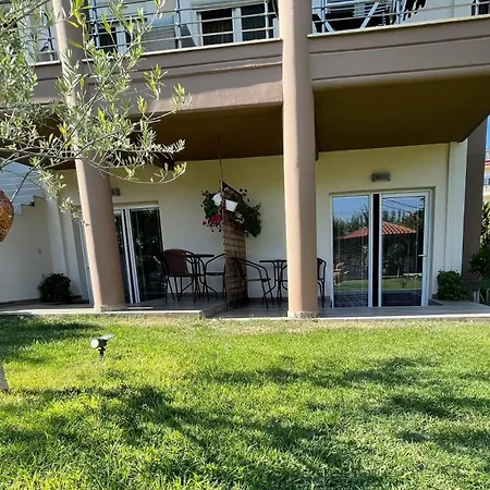 Family House Emerald Апартаменты Лименария