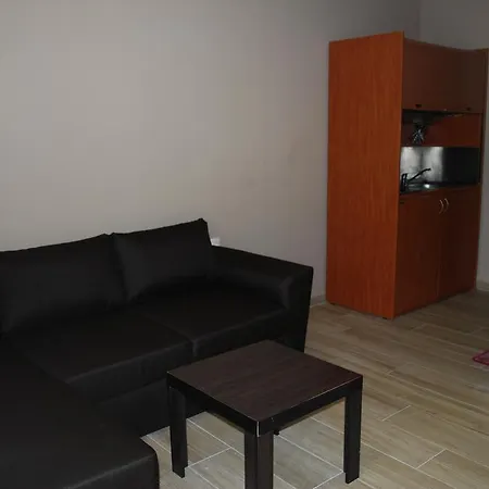 Family House Emerald Апартаменты *