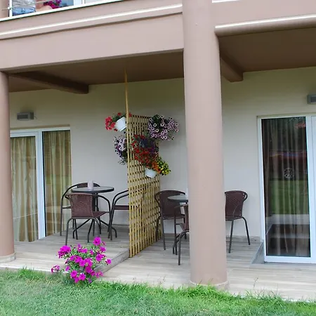 Апартаменты Family House Emerald