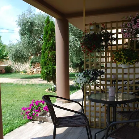 Family House Emerald Апартаменты *